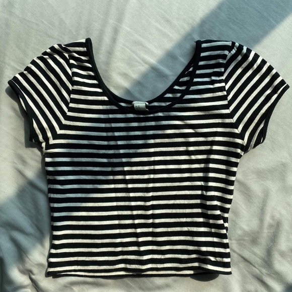 BLACK AND WHITE CROP TOP - Picture 1 of 2